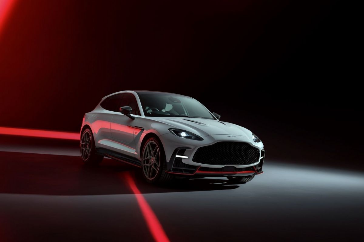 Efsaneler geri döner: Daha hafif, daha hızlı ve daha güçlü Aston Martin DBX S
