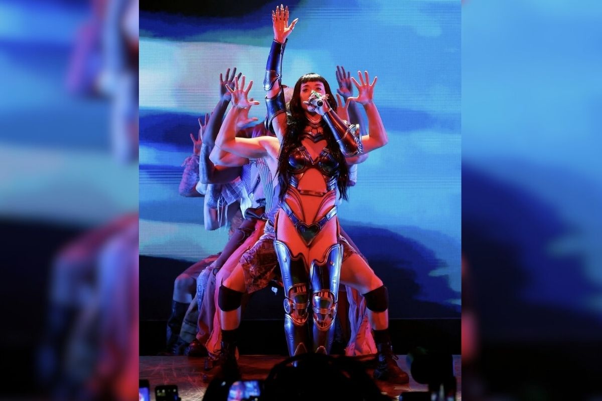Katy Perry, konserde hayranına sarıldı: 'Bütün meselenin bu olduğunu unutma'