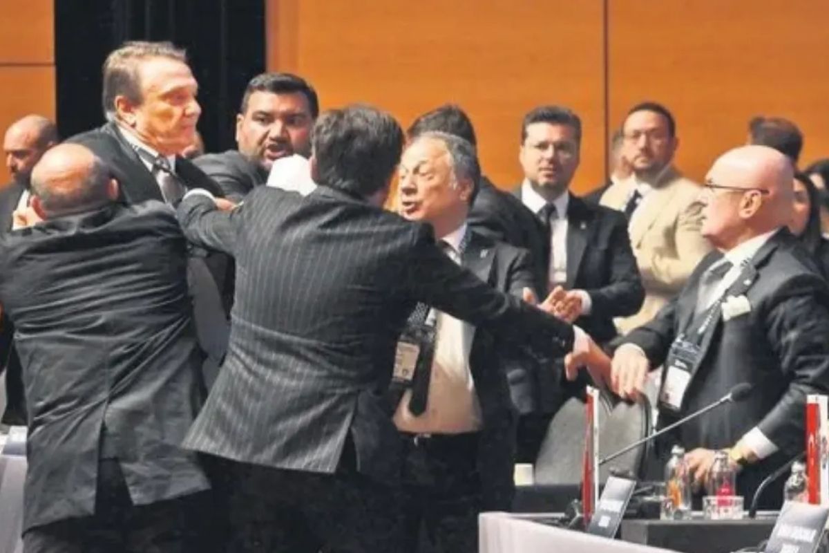 Beşiktaş'ta kavganın faturası kesildi: Hasan Arat ve Tevfik Yamantürk'e ihraç kararı