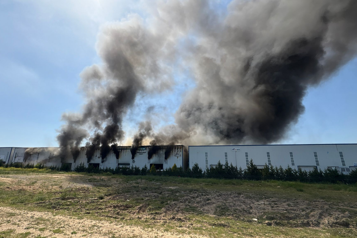 Tekirdağ'da kauçuk fabrikasında yangın çıktı