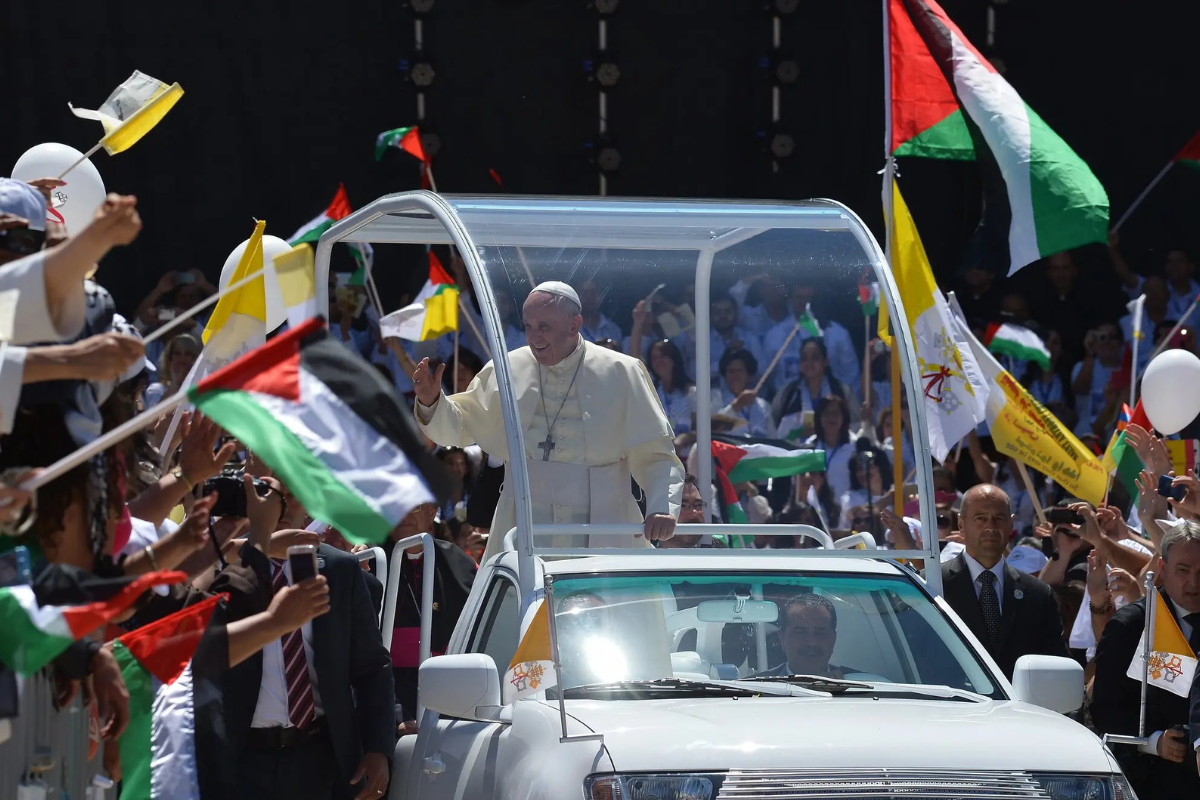 Papa Franciscus'un ölmeden önce "papamobil" aracını Gazzeli çocuklar için bağışladığı ortaya çıktı