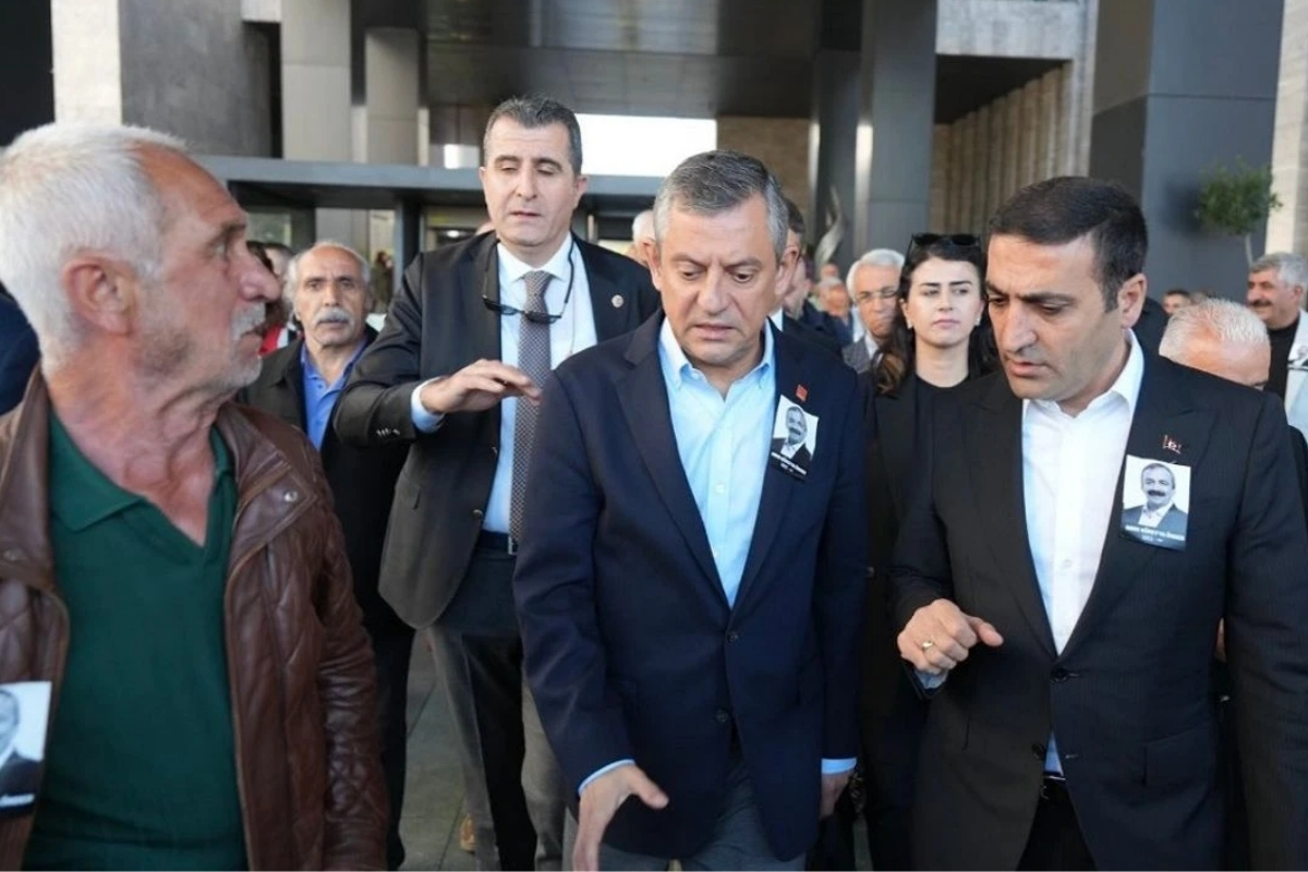 CHP Genel Başkanı Özgür Özel'i yumruklayan saldırgan hakkında MASAK raporu ile HTS kayıtları istendi