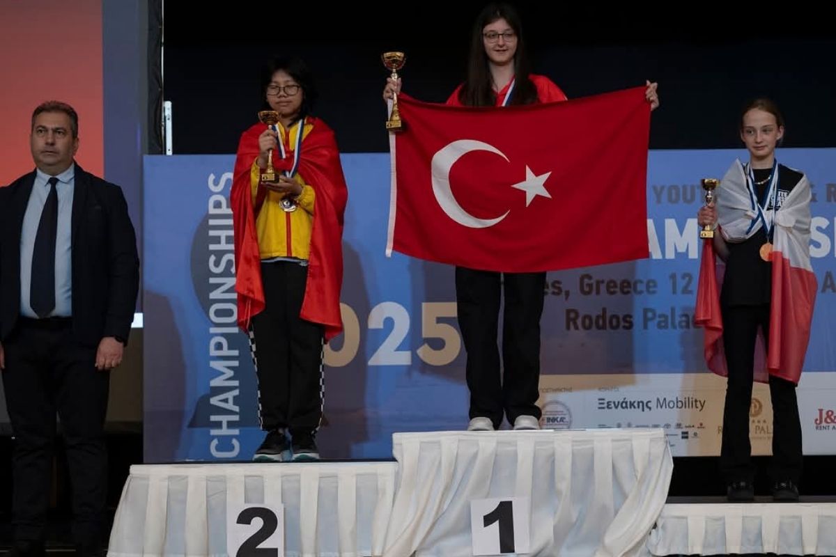 Arya Aydoğan, satrançta 14 yaş altı dünya şampiyonu oldu