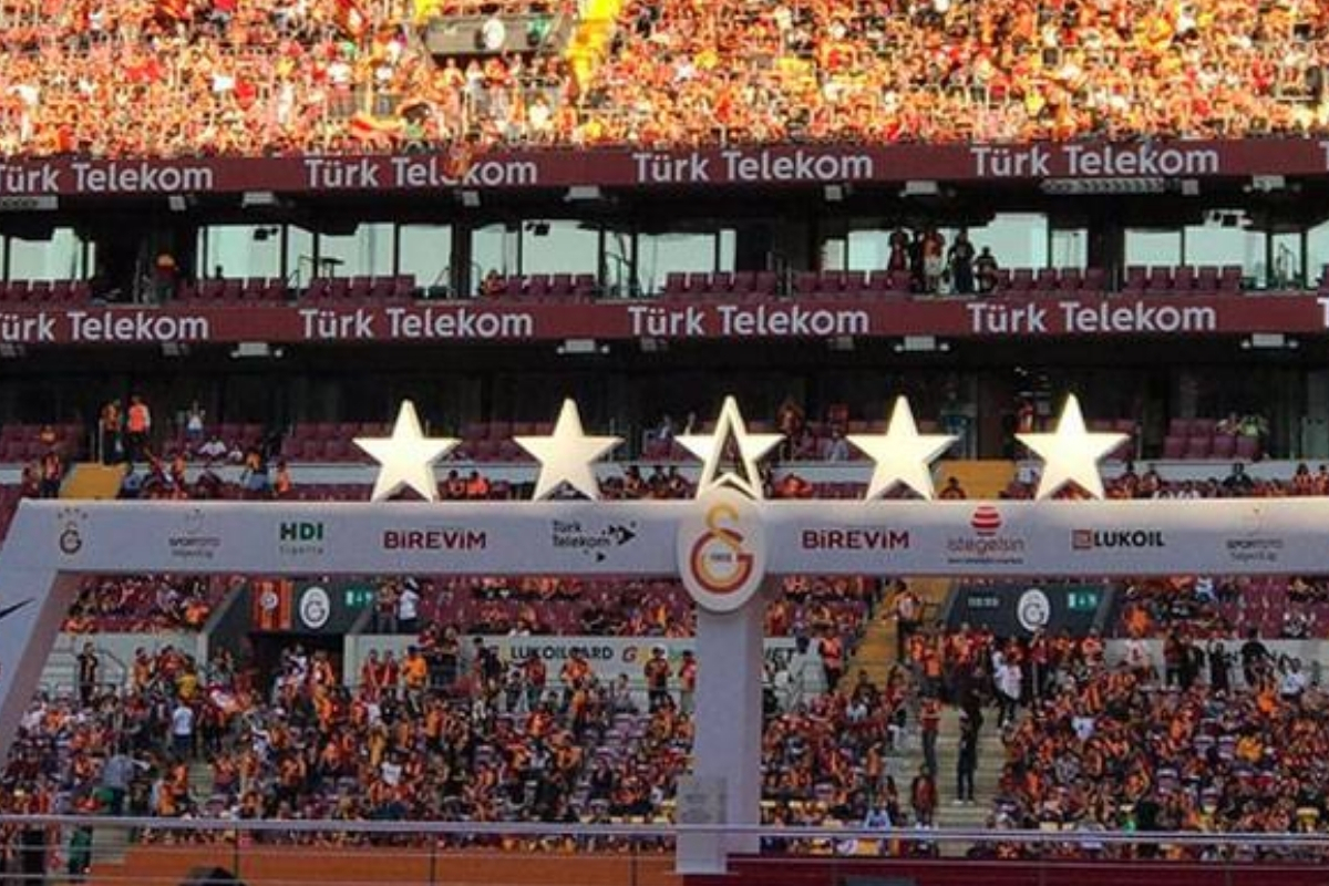 Galatasaray şampiyonluğa koşarken, 5’inci yıldız ve Osimhen transferi için yoğun çalışmalar devam ediyor