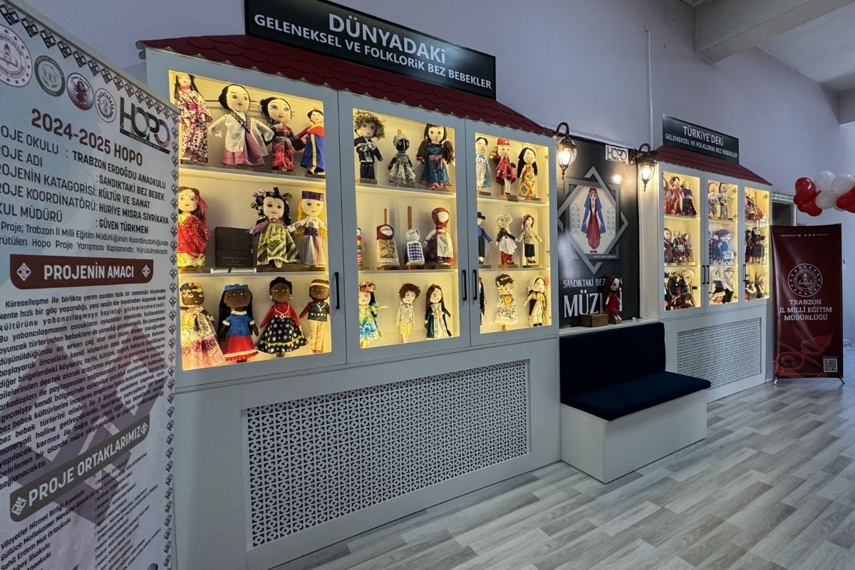 Trabzon'da, 'Sandıktaki Bez Bebek' projesi kapsamında üretilen bez bebeklerin sergilendiği müze açıldı