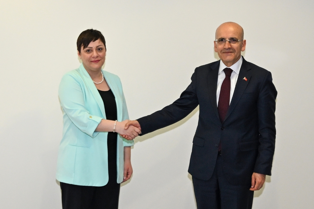 Bakan Şimşek, Endonezya Maliye Bakanı Indrawati ile görüştü