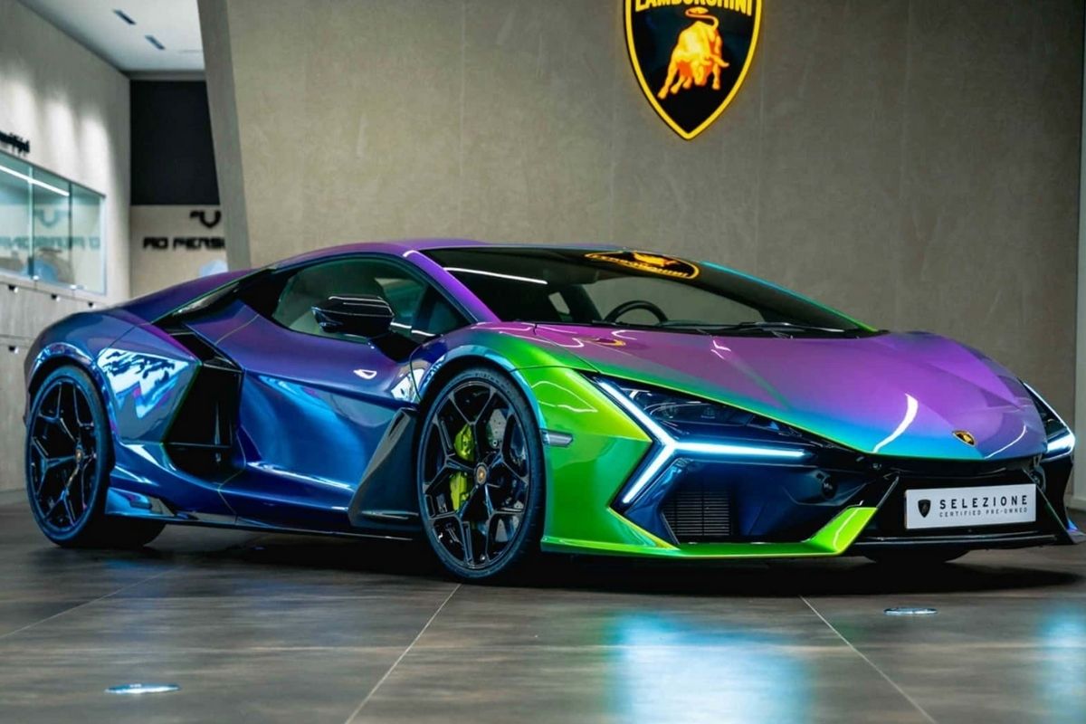 Lamborghini Revuelto'nun renk değiştiren modeli süper otomobil dünyasına yeni soluk getirdi