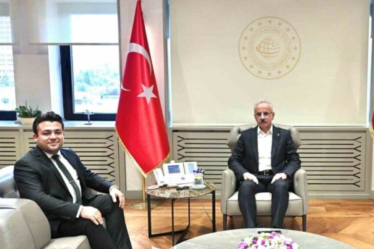Ulaştırma ve Altyapı Bakanı Abdulkadir Uraloğlu, TikTok'un Türkiye üst düzey yetkilisi Fatih Kafadar ile görüştü
