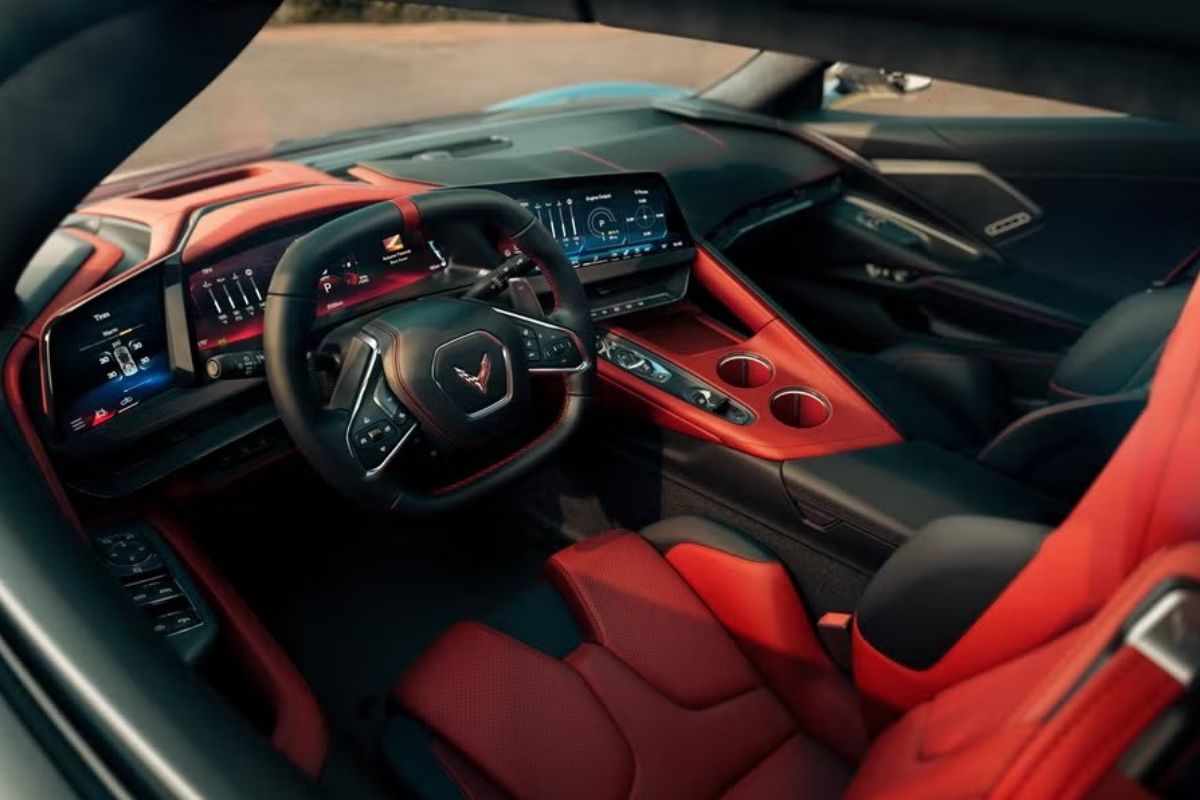 2026 Chevrolet Corvette'in iç mekanı yeniden tasarlandı