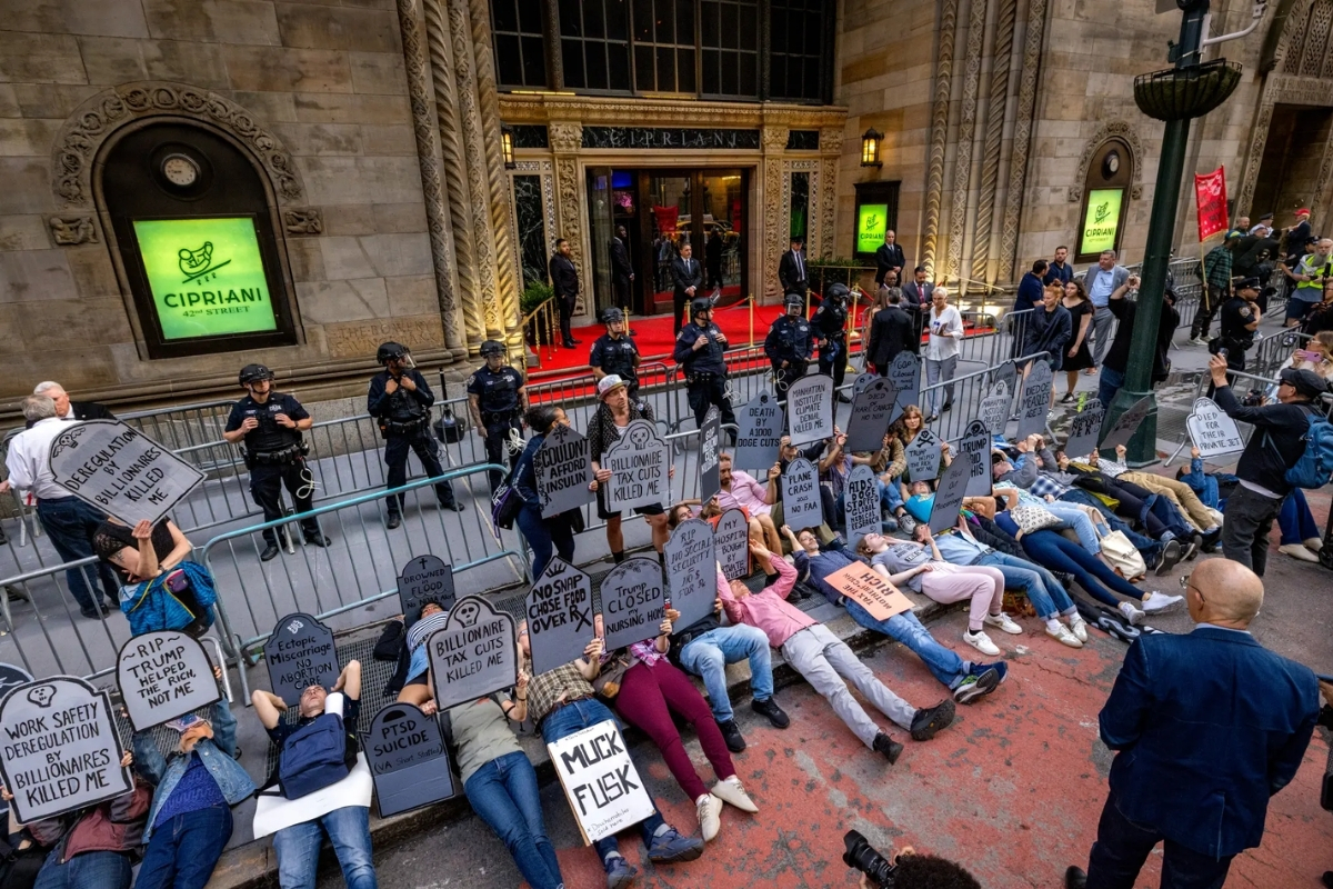 Masa başı 50 bin dolar ödeyen milyarderlere protesto şoku