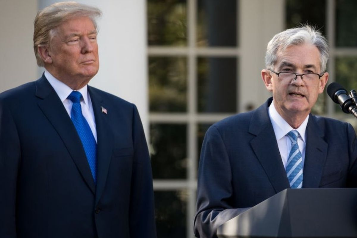 Trump, Fed Başkanı Powell için 'hiçbir fikri olmayan bir aptal' dedi