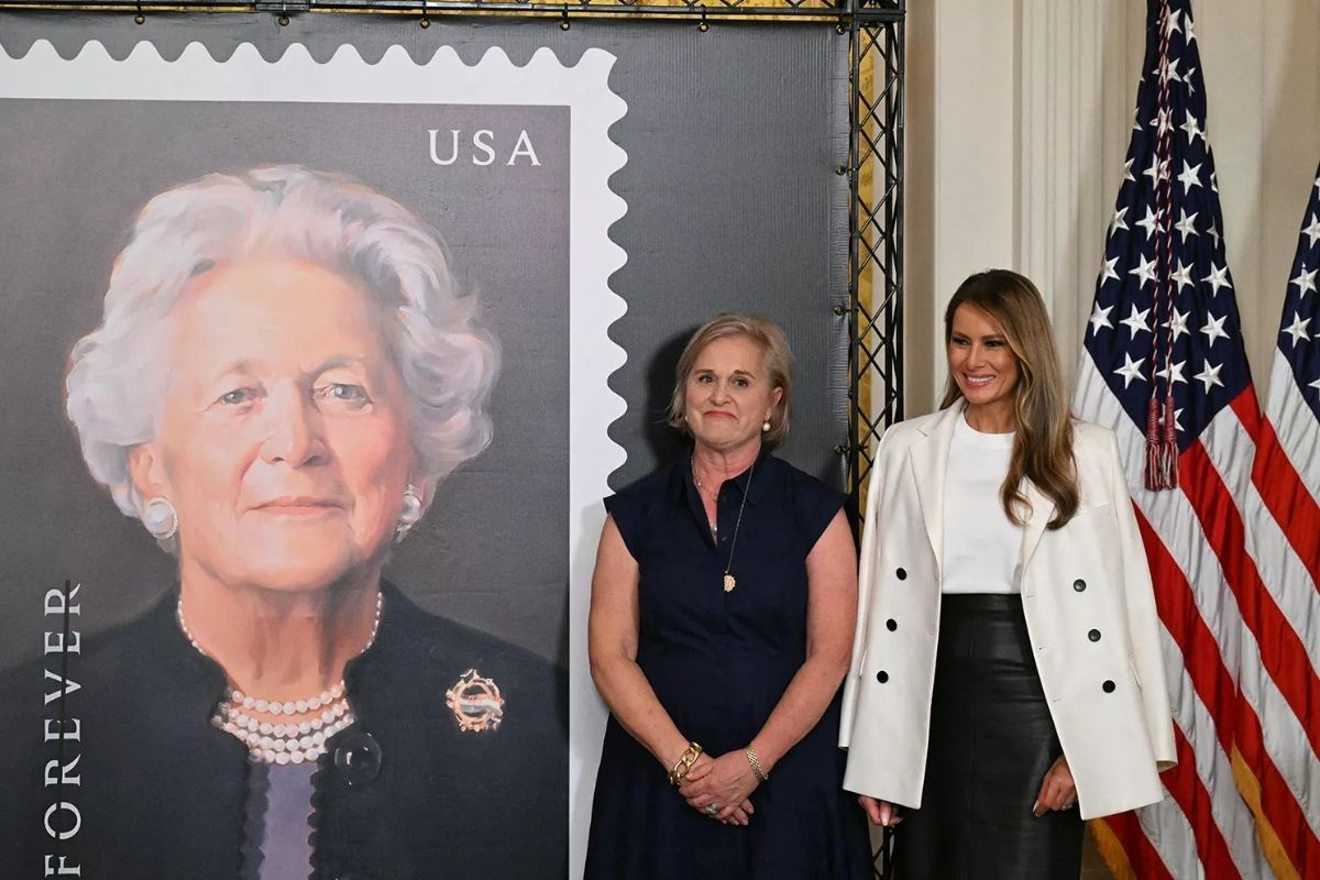 First Lady Melania Trump, First Lady Barbara Bush'u anan yeni posta pulunu tanıttı