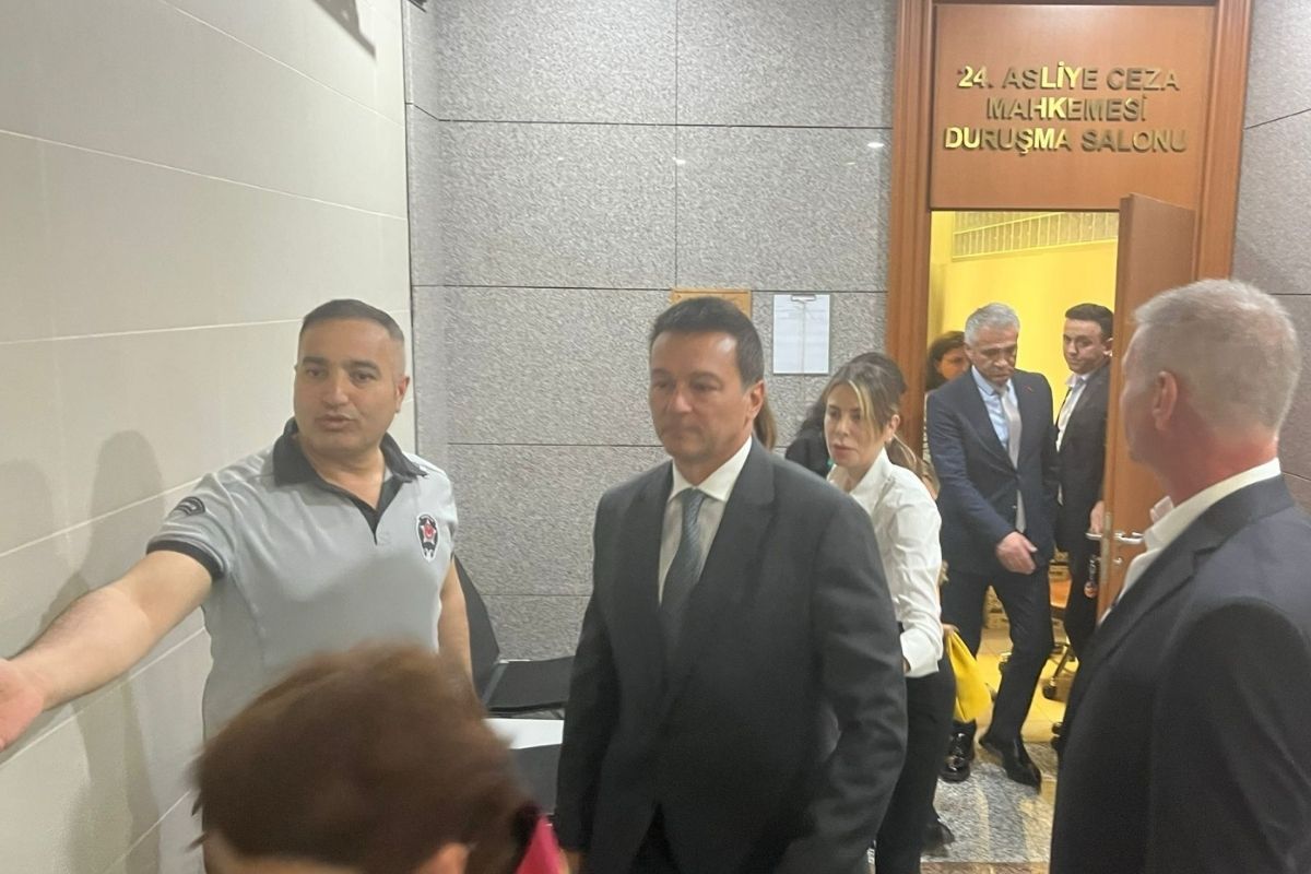 Zorlu Holding eski CEO'su Cem Köksal hakim karşısına çıktı, hakkında beraat kararı verildi