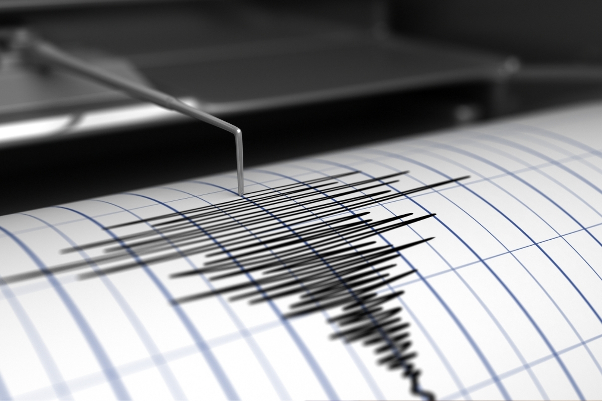 İstanbul'da AFAD'a göre 3,8 Kandilli'ye göre 4,1'lik deprem oldu