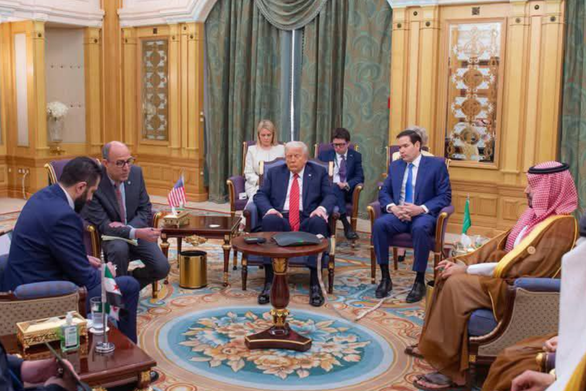 ABD Başkanı Donald Trump ile Suriye Cumhurbaşkanı Ahmet El Şara, Suudi Arabistan'ın başkenti Riyad'da bir araya geldi