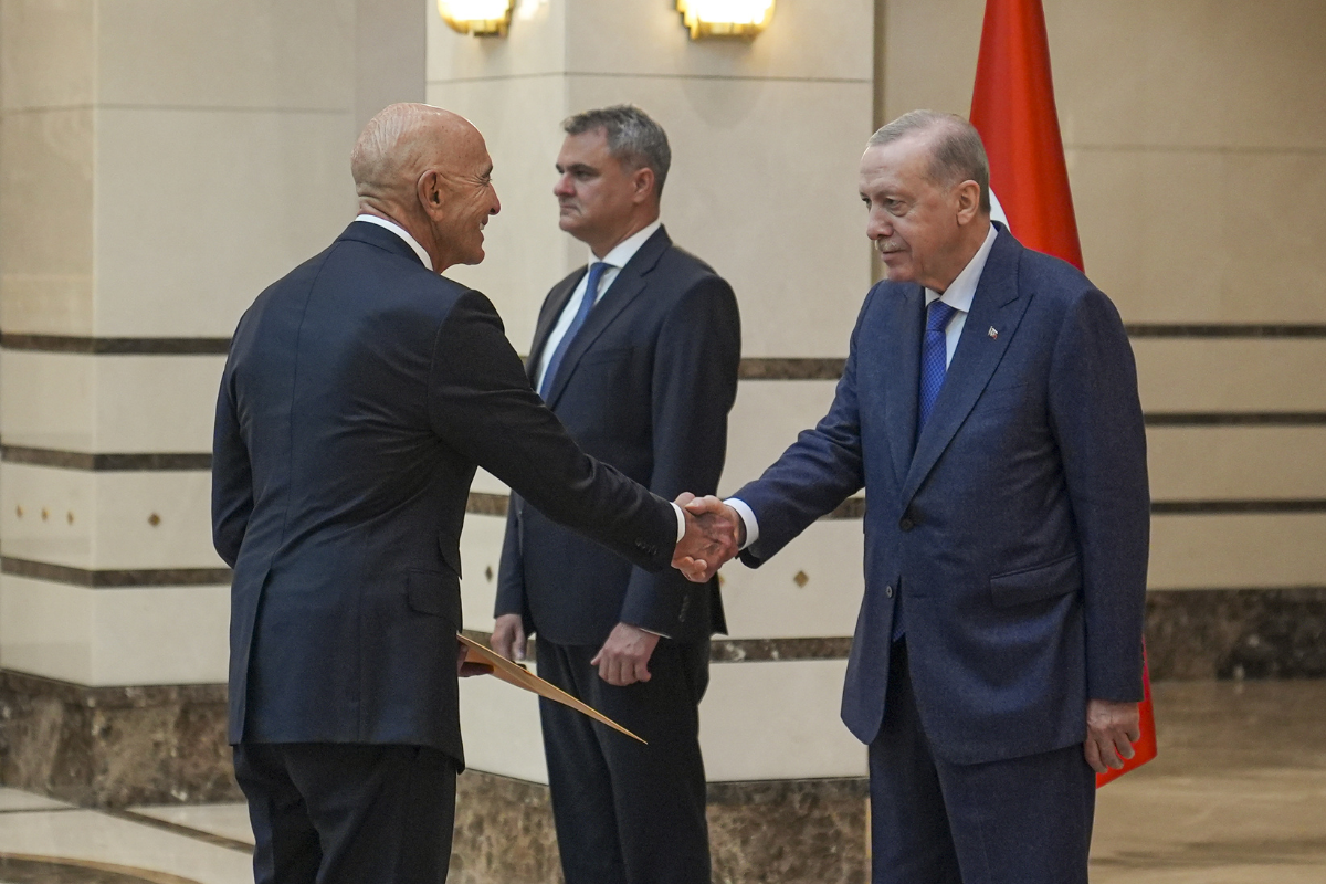 ABD'nin yeni Ankara Büyükelçisi Thomas Joseph Barrack, Cumhurbaşkanı Erdoğan'a güven mektubunu sundu