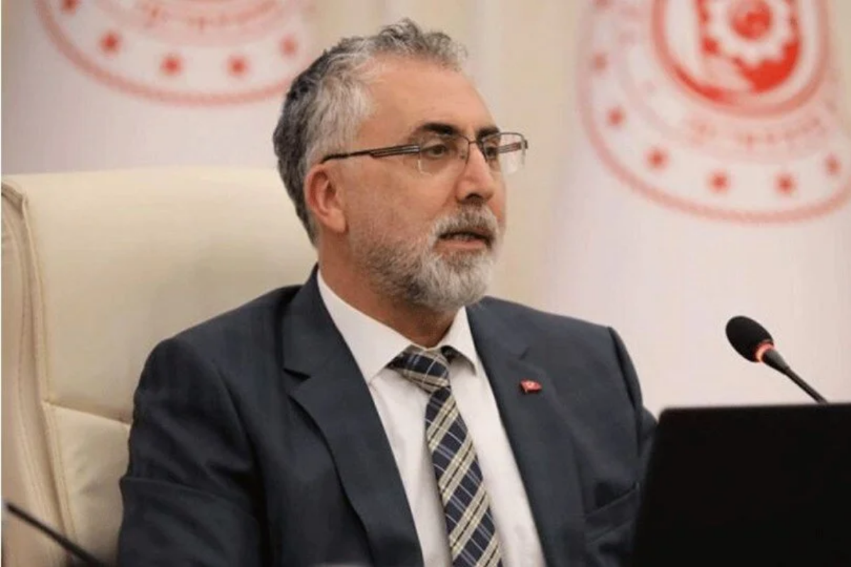 Çalışma Bakanı Vedat Işıkhan: Asgari ücrete ara zammı konuşmak için çok erken