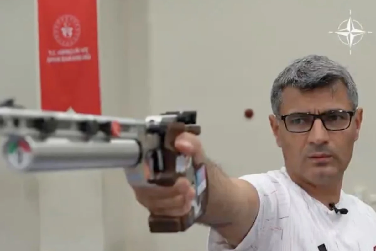 Olimpiyat madalyalı milli sporcu Yusuf Dikeç, NATO'nun paylaştığı videoda izleyicilere Antalya'yı gezdirdi
