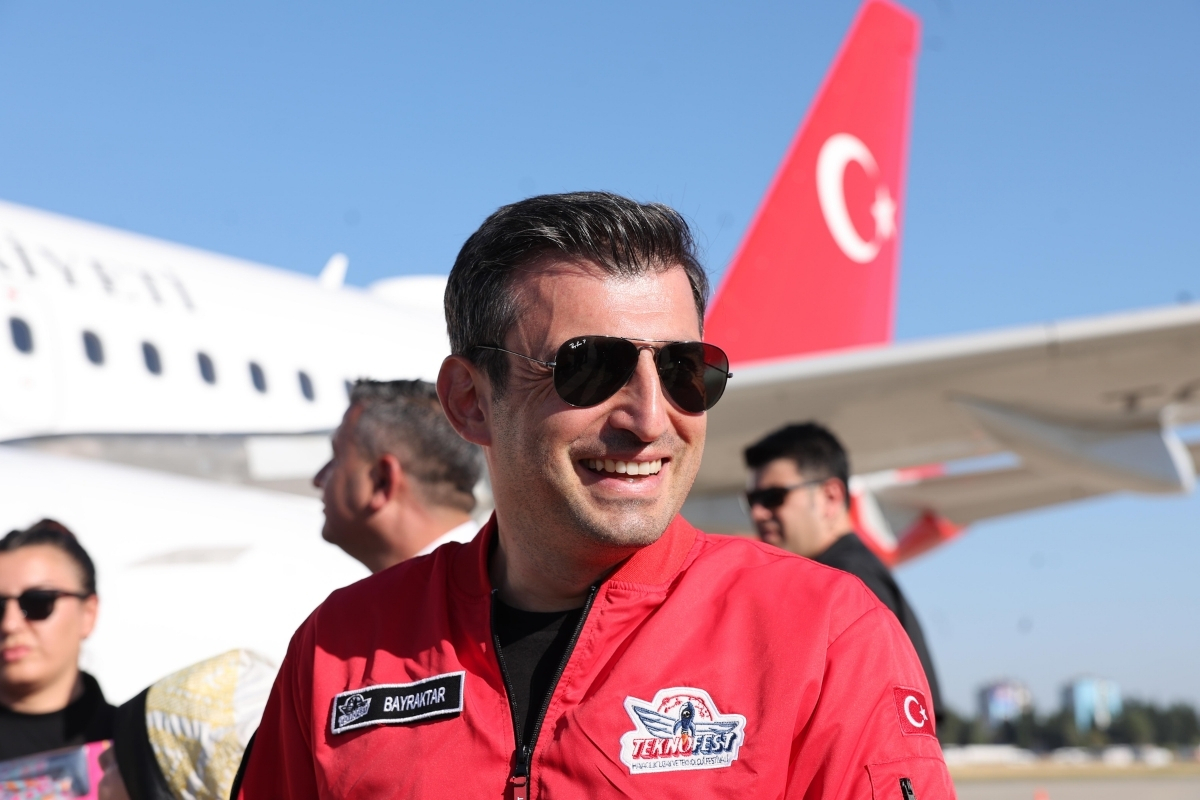 Selçuk Bayraktar'dan 'Medeniyetimizin güneş yüzlü gençleri' vurgusu