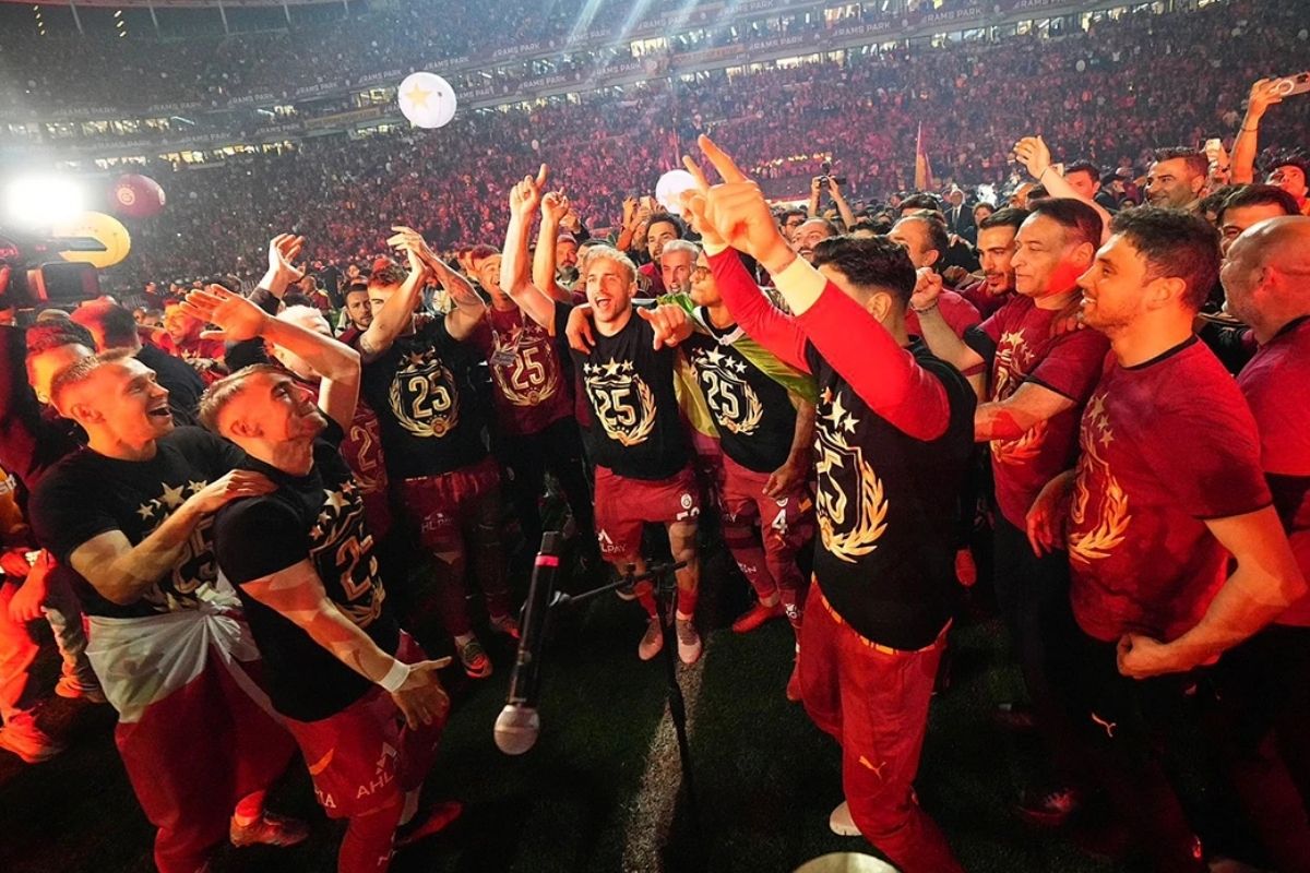 Şampiyon Galatasaray, 48 saatte 155 milyon lira ciro yaptı