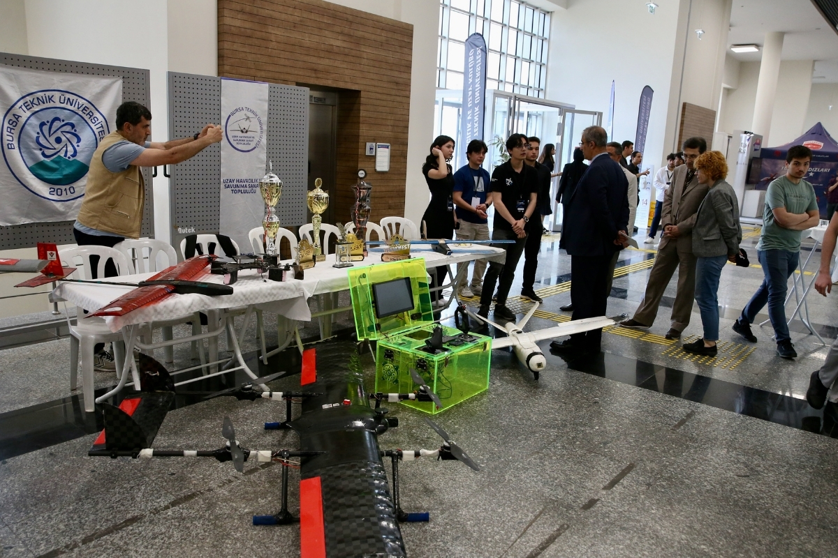 Gebze Teknik Üniversitesi Havacılık ve Uzay Kulübünce bu yıl 3'üncüsü düzenlenen Havacılık ve Uzay Zirvesi başladı