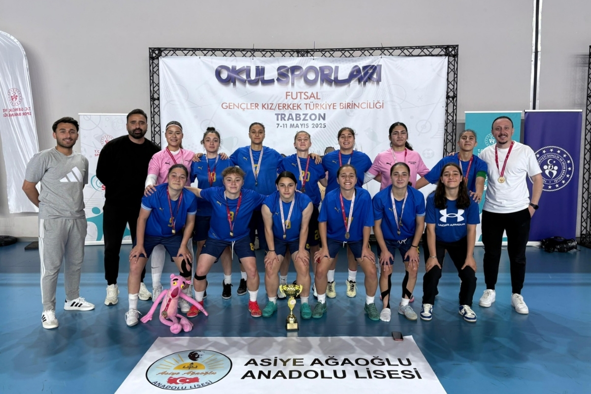 Asiye Ağaoğlu Anadolu Lisesi Kız Futsal Takımı dünya kupası yolcusu