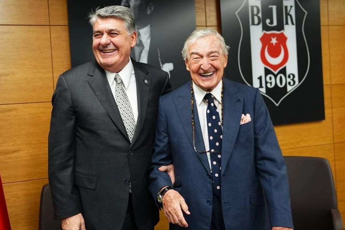 Koç Holding Onursal Başkanı Rahmi Koç'tan Serdal Adalı'ya tebrik ziyareti
