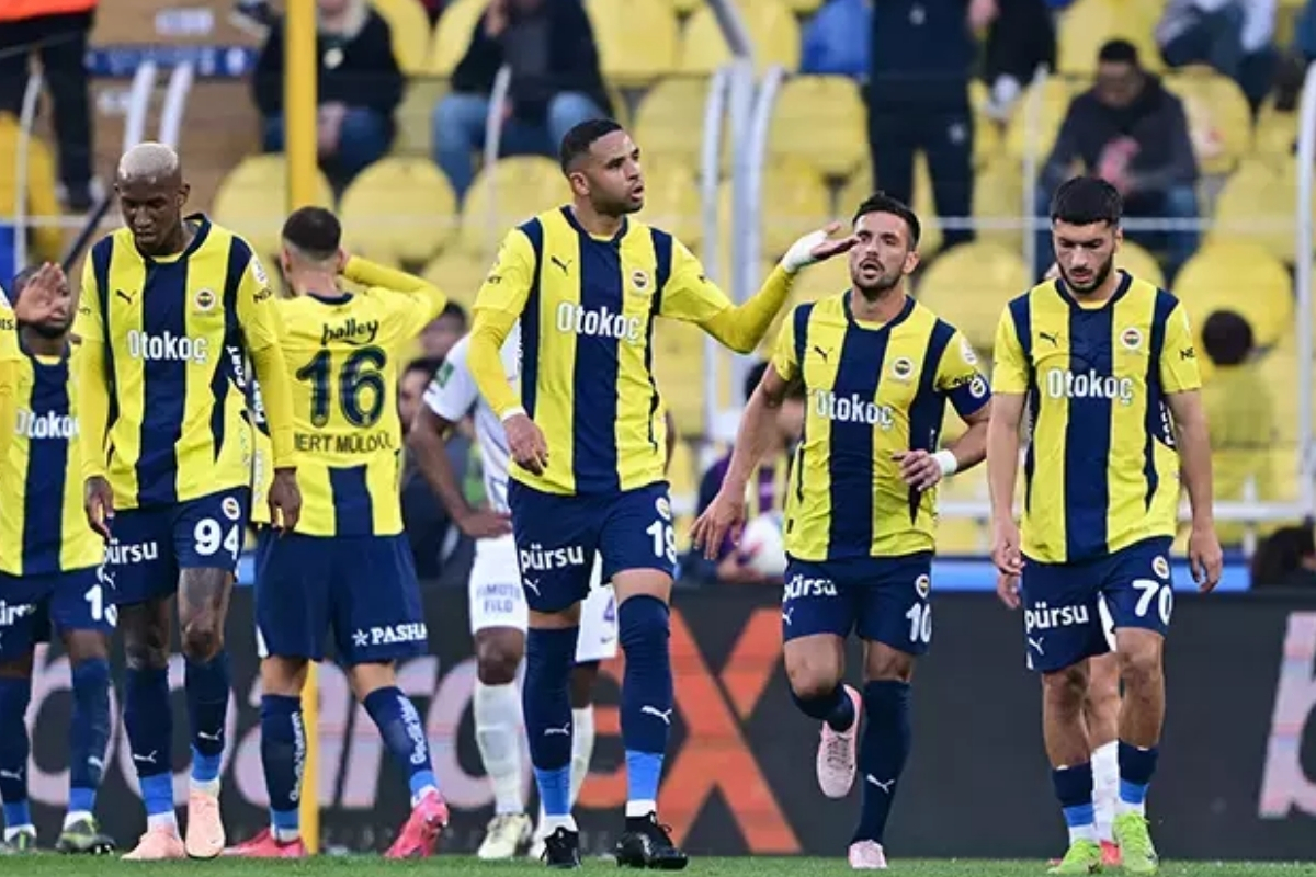 Fenerbahçe'de bir devir sona eriyor... İşte gidecek ve kalacak oyuncular