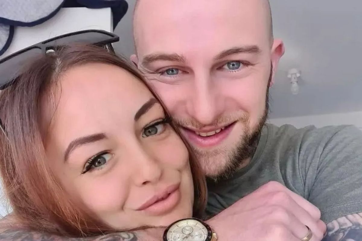 İngiliz turist Luke Martin, tatil için geldikleri Türkiye'de rahatsızlanıp ölen eşi Beth Martin'in hastanede kalbinin çalındığını ileri sürdü
