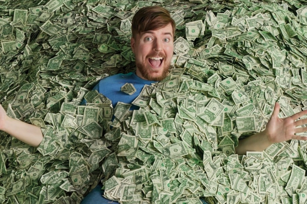 YouTuber MrBeast 30 yaşından küçük kendi çabasıyla serveti kazanan tek milyarder oldu