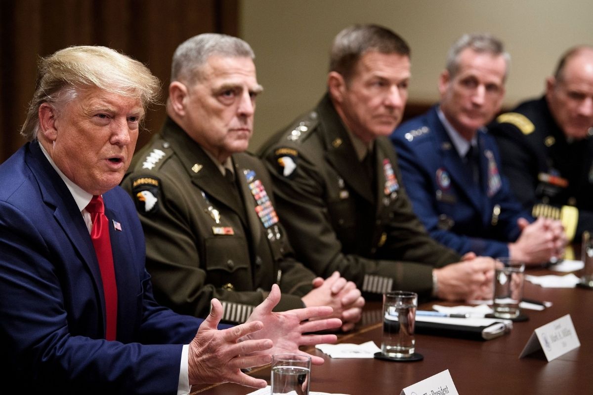 Trump yönetiminin, Ulusal Güvenlik Konseyi'nin 100'den fazla personelini görevden aldığı iddia edildi