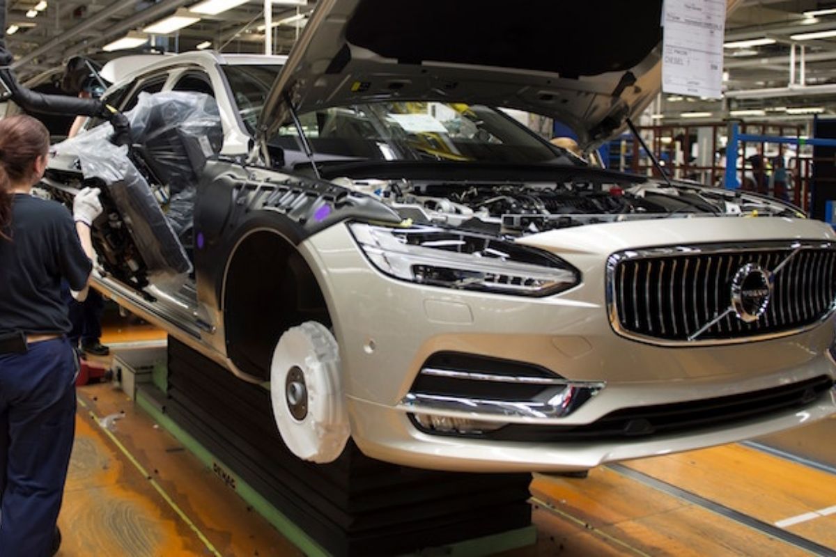 Volvo, yeniden yapılanma kapsamında  3 bin kişiyi işten çıkaracak