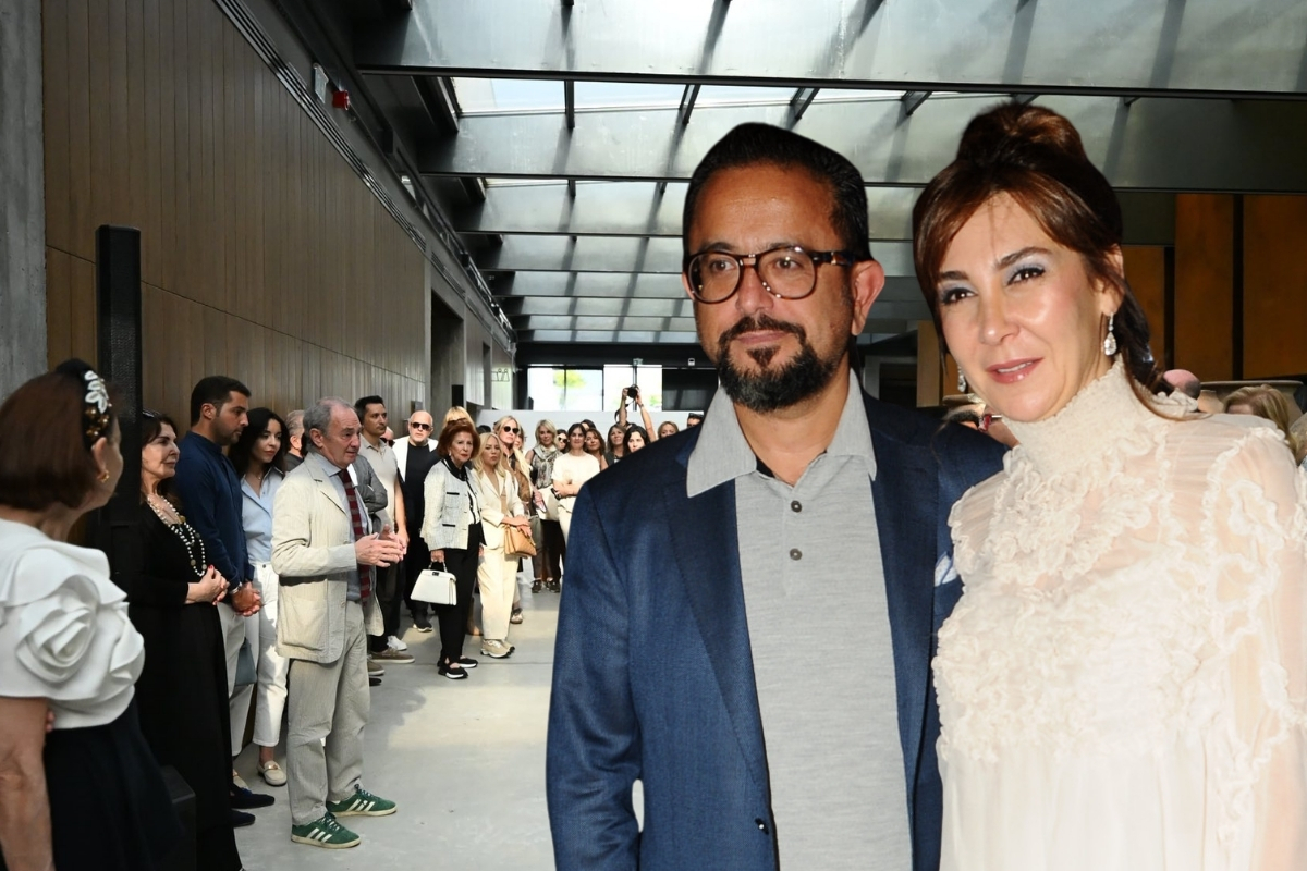 Vuslat Doğan Sabancı yeni sergisini Troya müzesinde açarken eşi Ali Sabancı Etiler’de yeni aldığı bekar evinin tadilatı ile uğraşıyordu