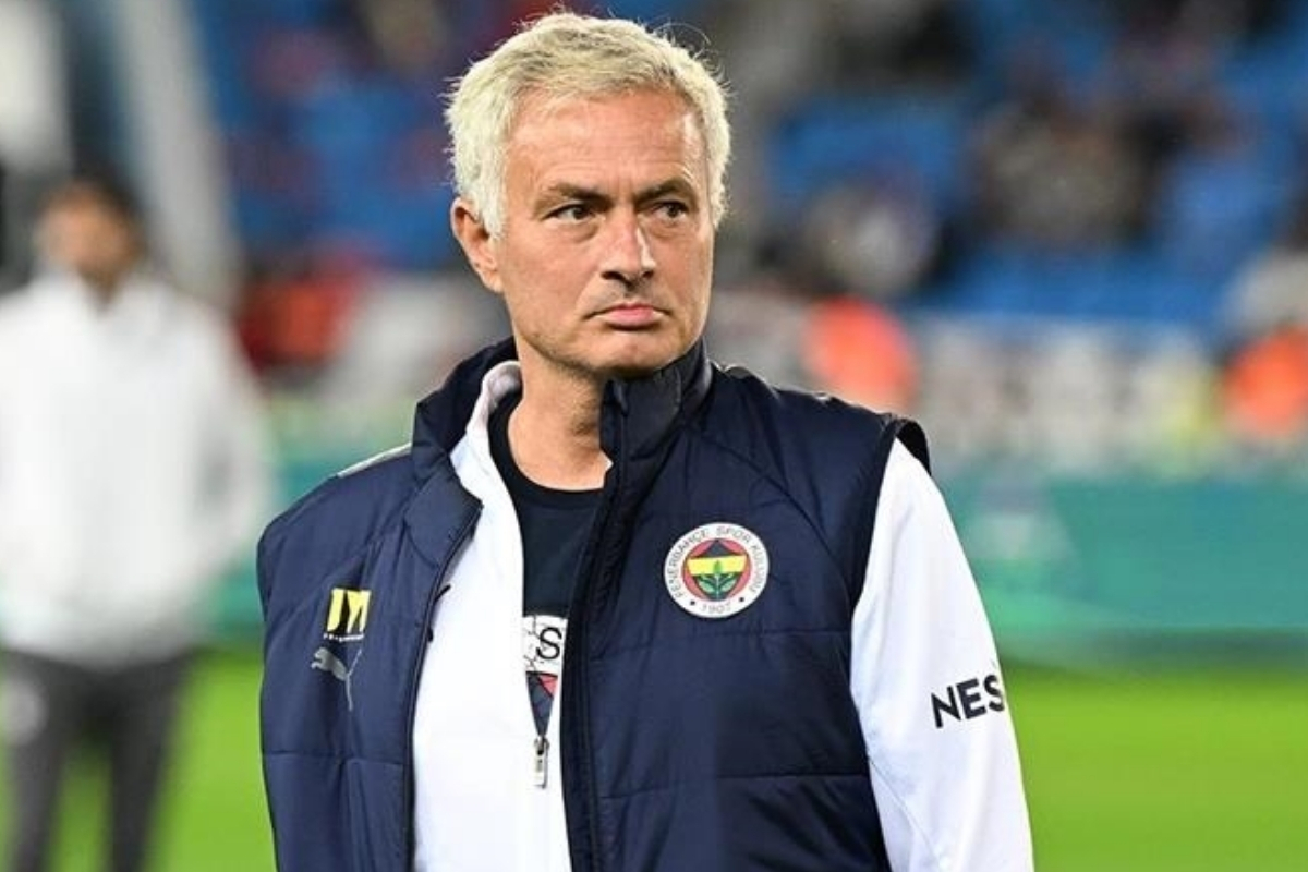 Teknik direktör Jose Mourinho ve Fenerbahçe yönetimi arasında gerilim büyüyor