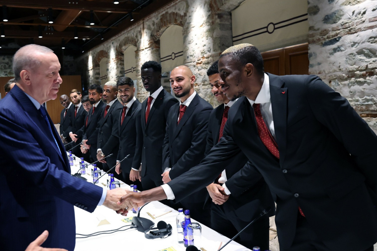 Galatasaray'dan Cumhurbaşkanı'na ziyaret: Erdoğan ile Osimhen sohbet etti
