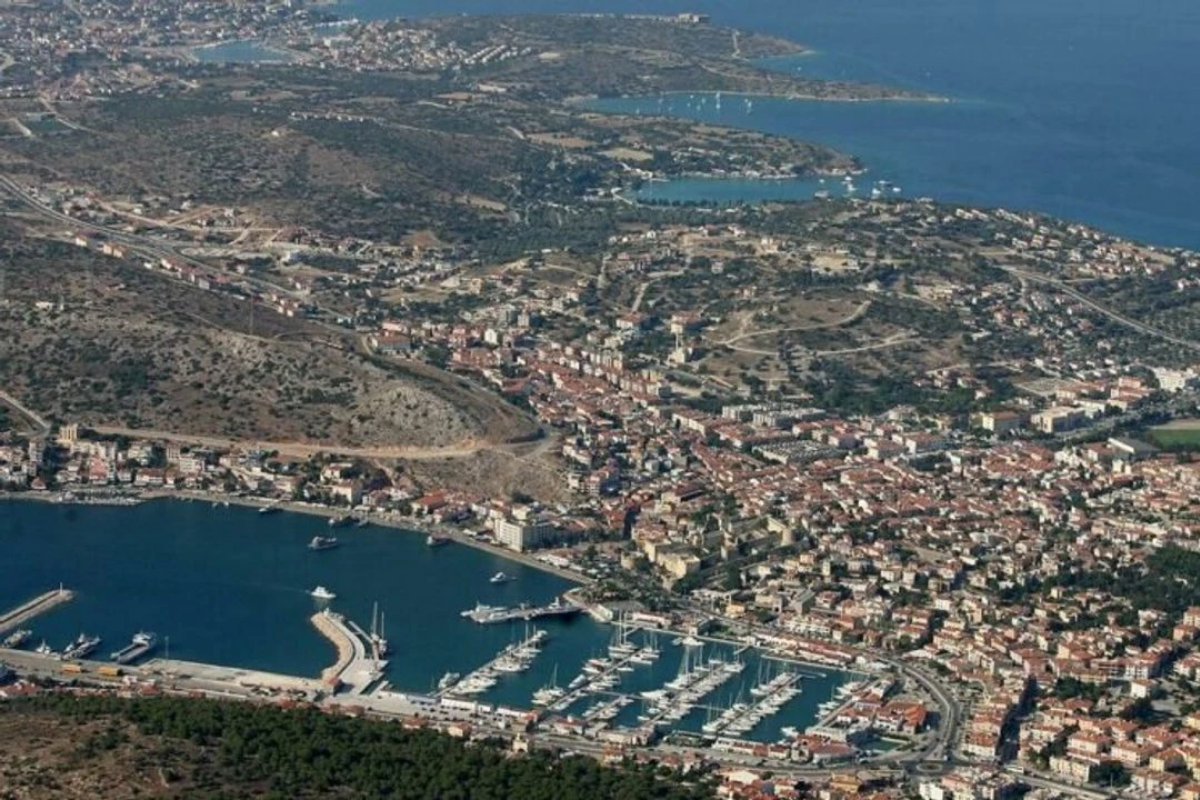 Çeşme'de 164 milyon TL'lik taşınmaz satışı