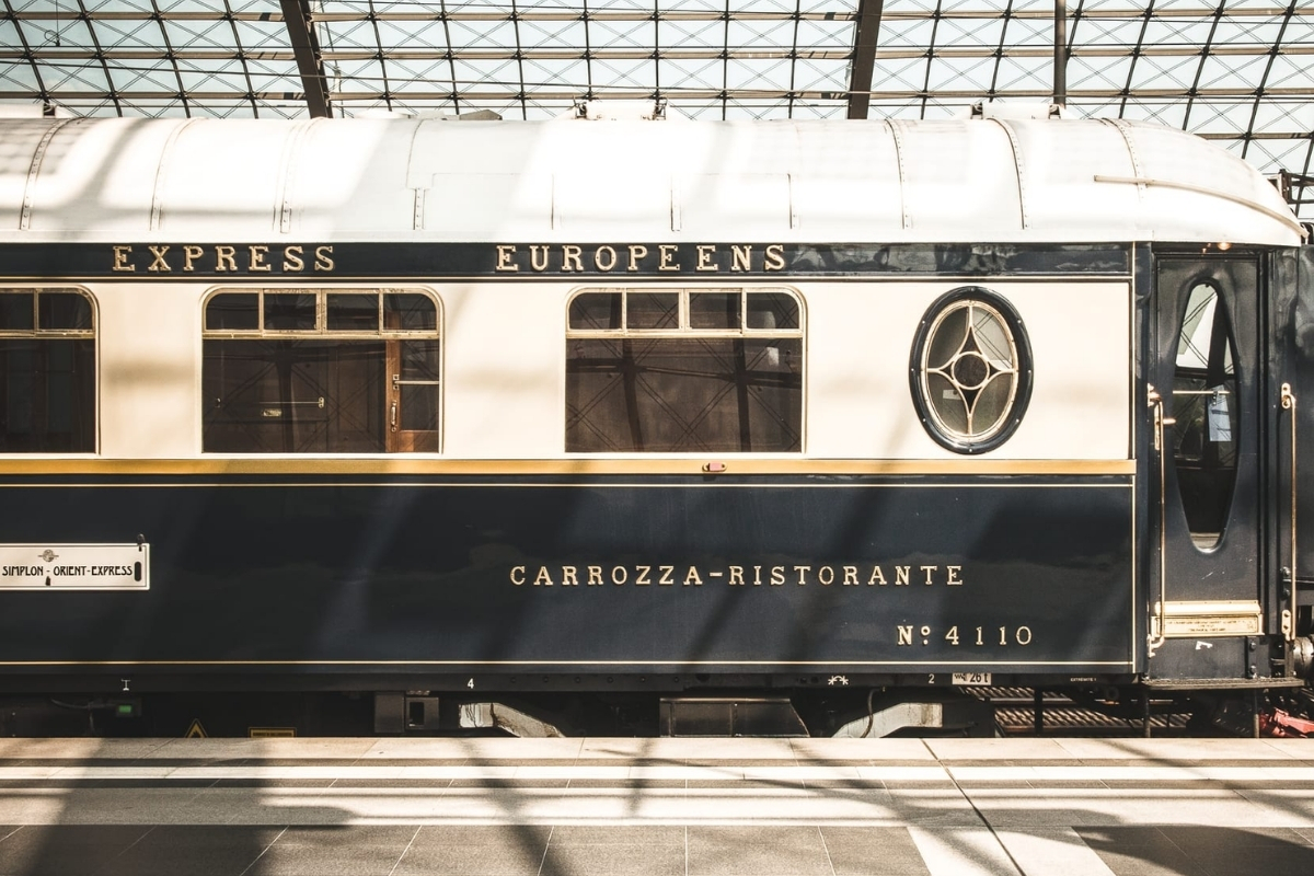 Dünyaca Ünlü Orient Express, nostalji dolu yolculuğuyla Sirkeci Garı’nda karşılandı