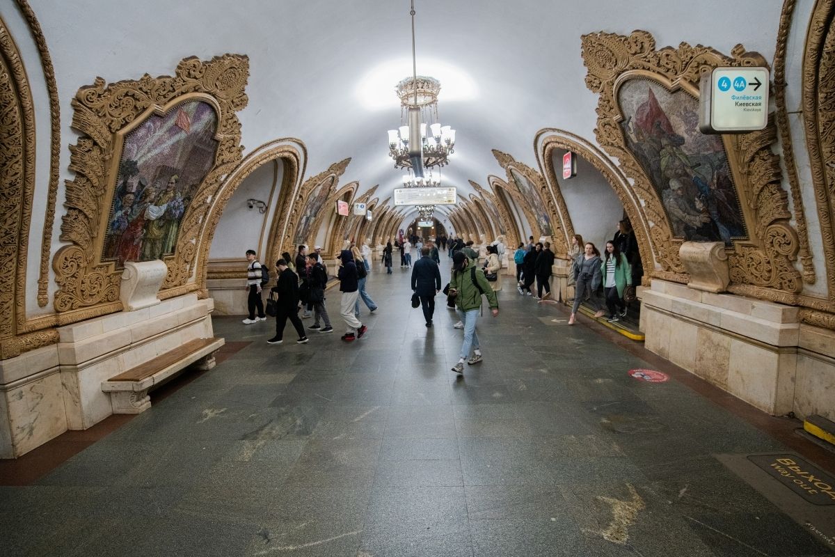 Yer altındaki sanat merkezi: Moskova Metrosu