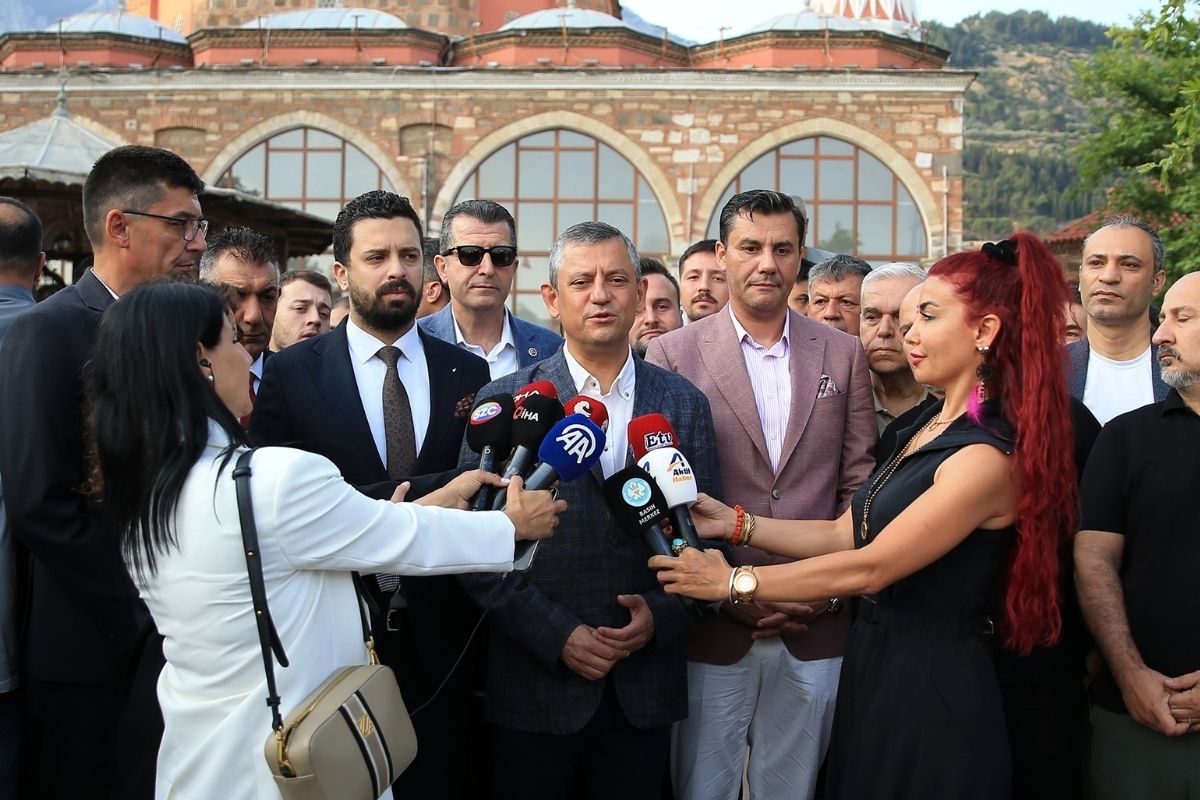 CHP Genel Başkanı Özgür Özel: Hepimizin bayram gibi bayramlara kavuşacağı yarınları diliyorum