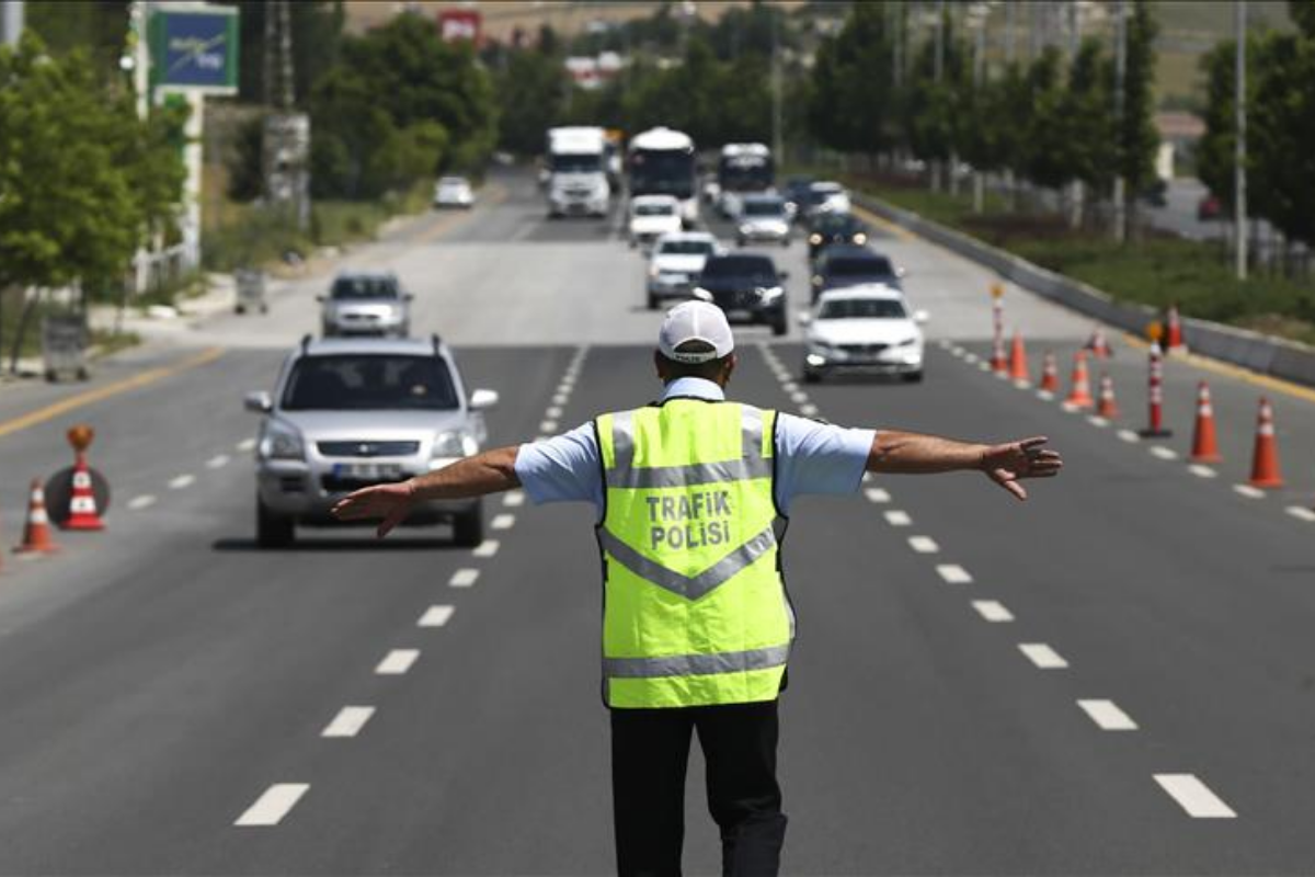 İçişleri Bakanı Ali Yerlikaya açıkladı: Arefe günü ve bayramın ilk gününde hız ve radar işlemi sayısı 35 bin 682