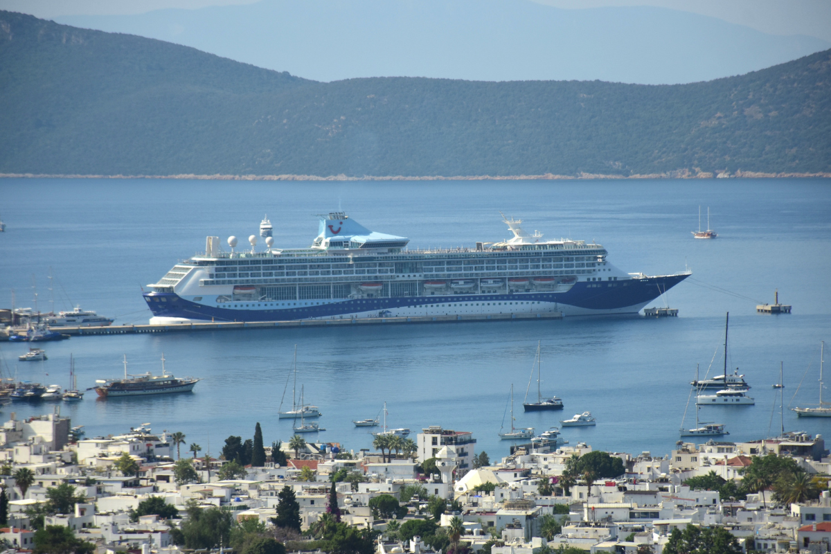 Marella Discovery 2 kruvaziyeri 1708 yolcusuyla Bodrum'a geldi