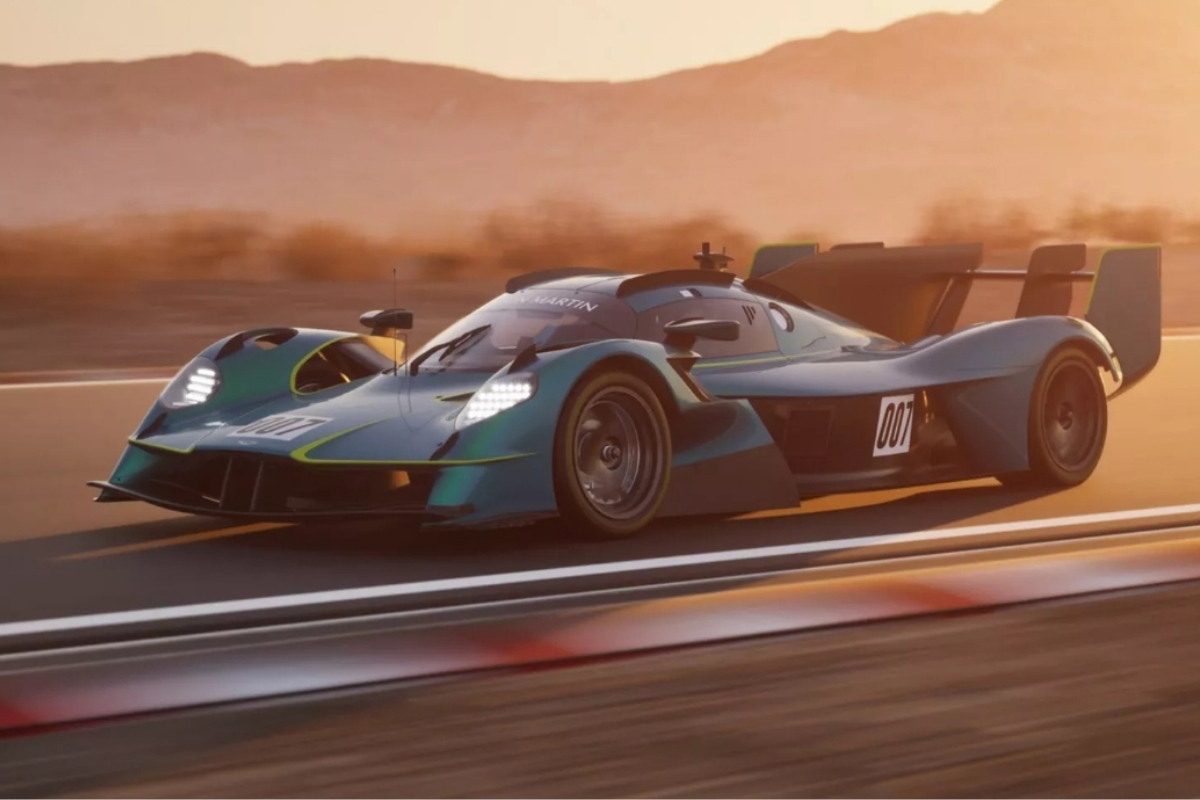 Yeni hiper otomobil Aston Martin Valkyrie LM görücüye çıkarıldı
