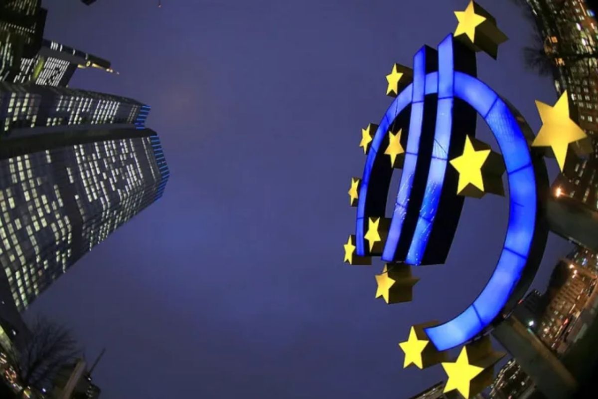 Euro bölgesinde yatırımcı güveni 12 ayın en yüksek seviyesinde