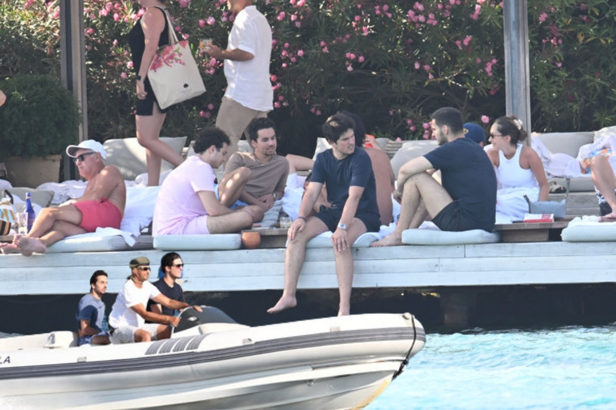 Kerim Rahmi Koç, Bodrum'da arkadaşlarıyla tatilde