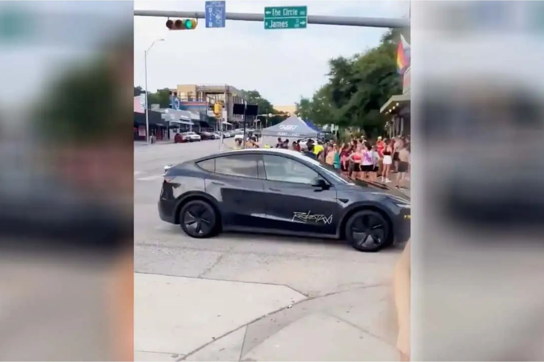 İlk Tesla Robotaksi Austin'de görüldü
