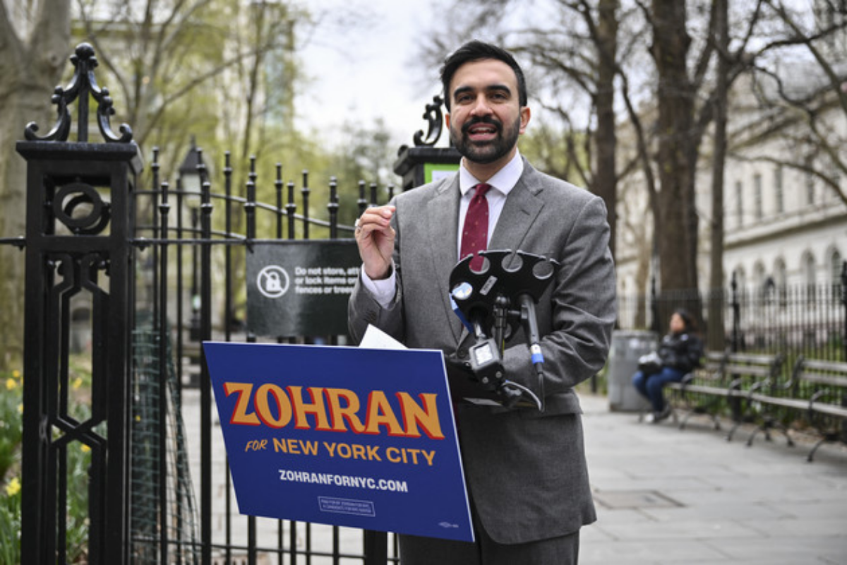New York Belediye Başkanlığı yarışında Demokrat Parti'nin koltuğuna oturmak isteyen Müslüman göçmen Zohran Mamdani, son anketlerde önde