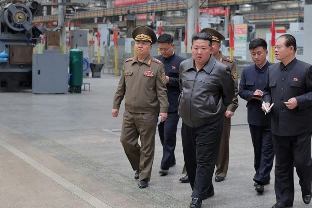 Kuzey Kore lideri Kim, yeni nesil top mermilerinin üretiminin artırılmasını istedi