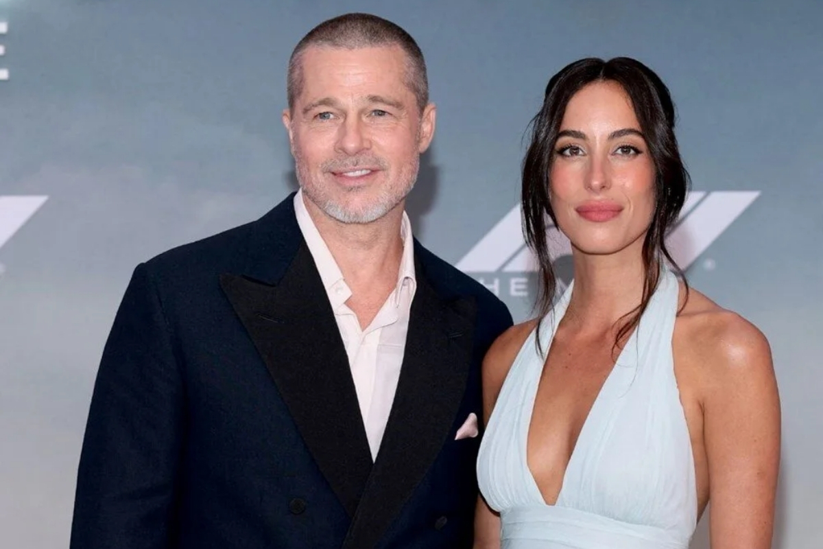 Brad Pitt yeni filmi Formula 1'in galasında kendisinden 30 yaş küçük sevgilisiyle el ele poz verdi