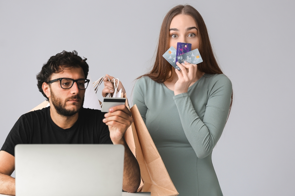 Çiftlerin yüzde 57’si finansal ihanetin ilişkilerini bitirdiğini söylüyor