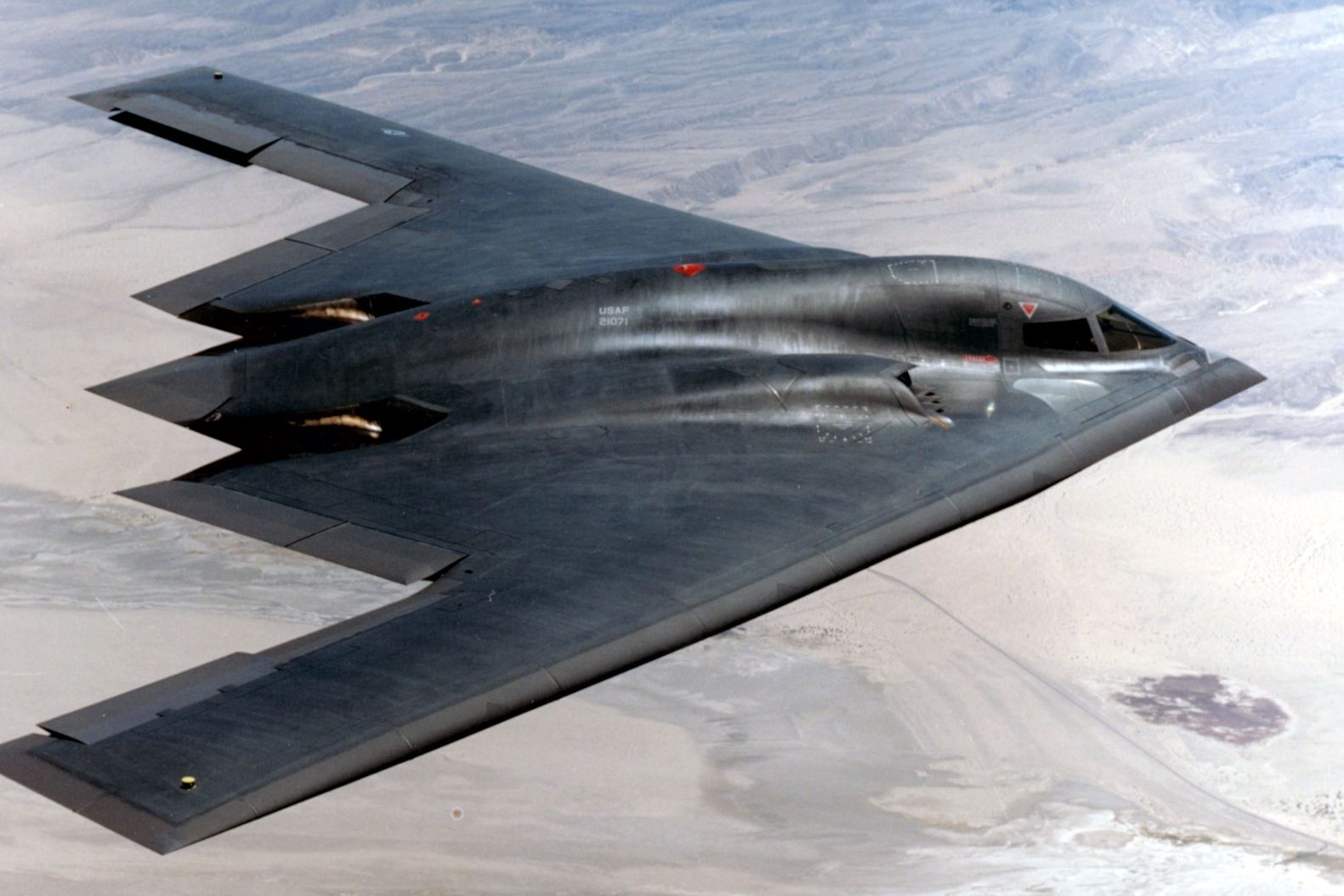 İran'ın yeraltındaki nükleer tesisini imha edebilecek olan ABD'nin B-2 hayalet bombardıman uçakları, Guam Adası'na gitmek için havalandı
